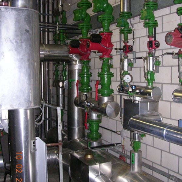 Machinekamer van een HVAC-installatie – realisatie Van Cleven Koeltechniek
